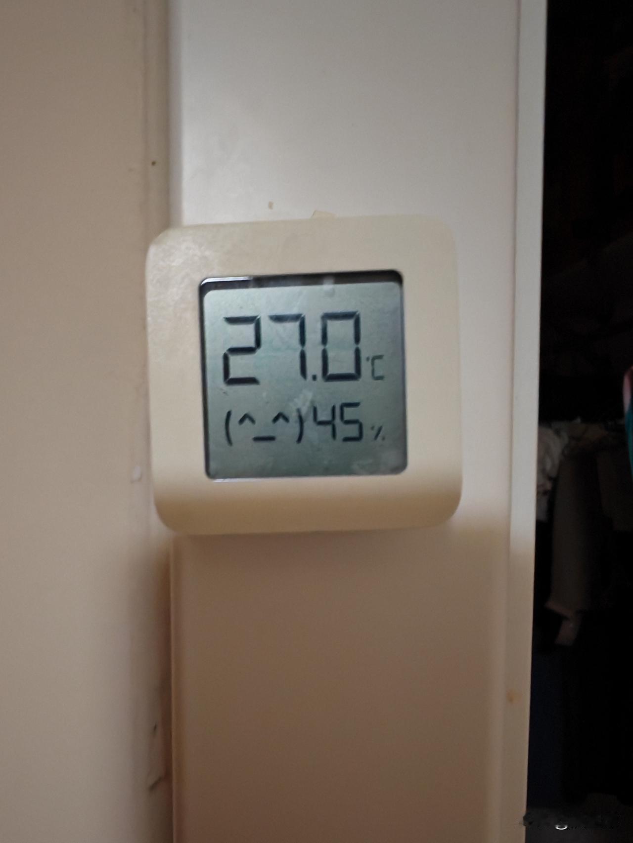 郑州这暖气太给力了吧，热的睡不着暖气 暖气来了