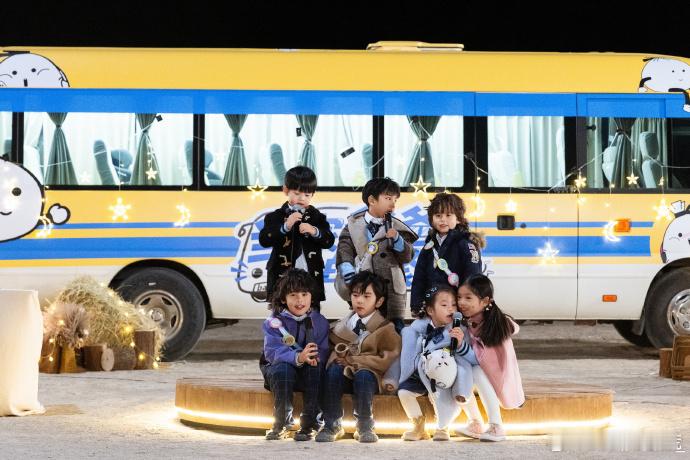 当家爸爸的聚会收官爸爸当家收官名场面来了！镜头定格全家福的温馨，每一张都是 “家