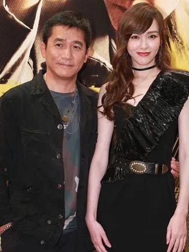 当年，梁朝伟主动认唐嫣女儿当干女儿，没多久，刘嘉玲也拉着胡军儿子康康，举办认亲仪