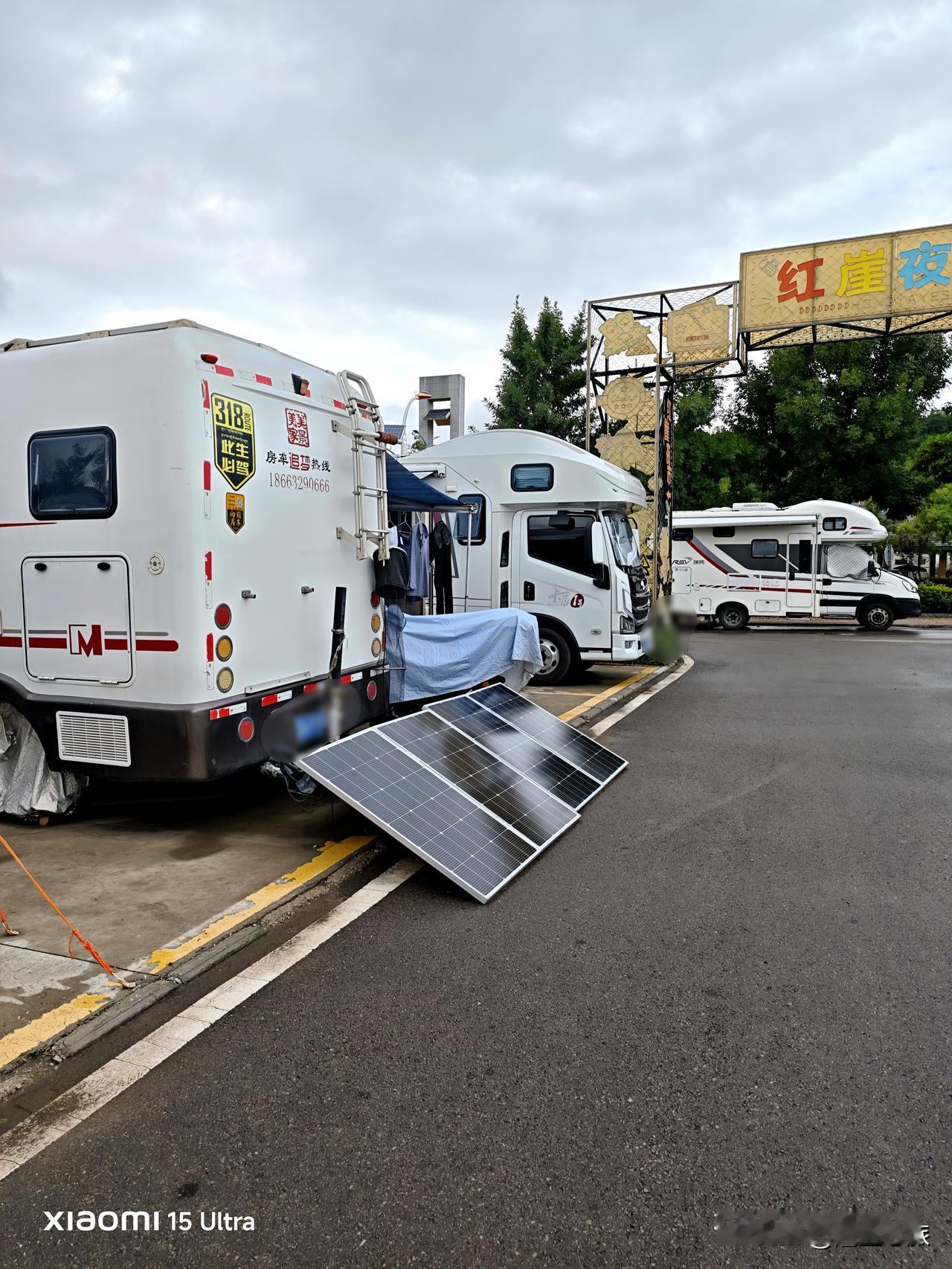 没想到现在出门旅游，会有这么多的房车，我也是第一次如此近距离地接触到这个群体～