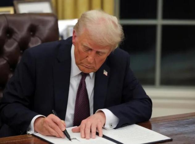 就在刚刚，美国对中国下黑手，要做出一个重大决定。 

美国联邦传播委员会（FCC