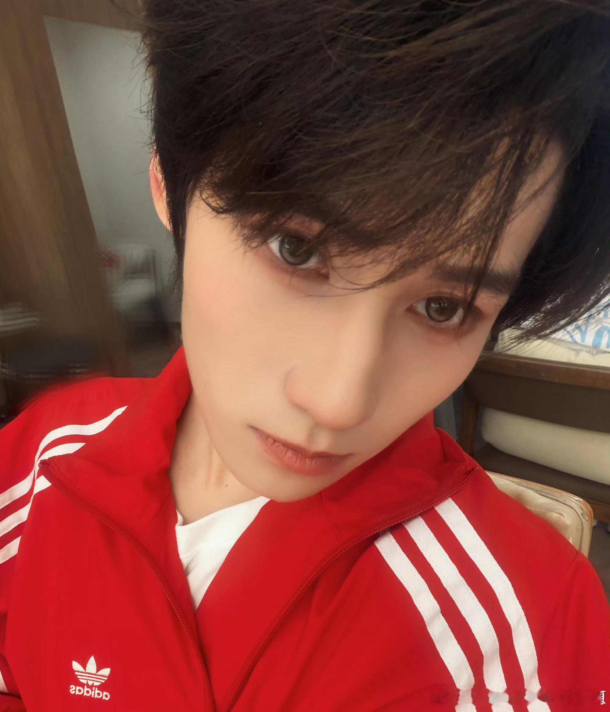 心动9男嘉宾撞脸张真源心动的信号心动9男嘉宾官宣之后撞脸张真源这个话题我真的没太