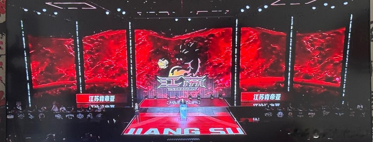 Cba选秀大会刚刚在北京首钢电竞园结束。
接下来将进行cba杯比赛的抽签。
各家