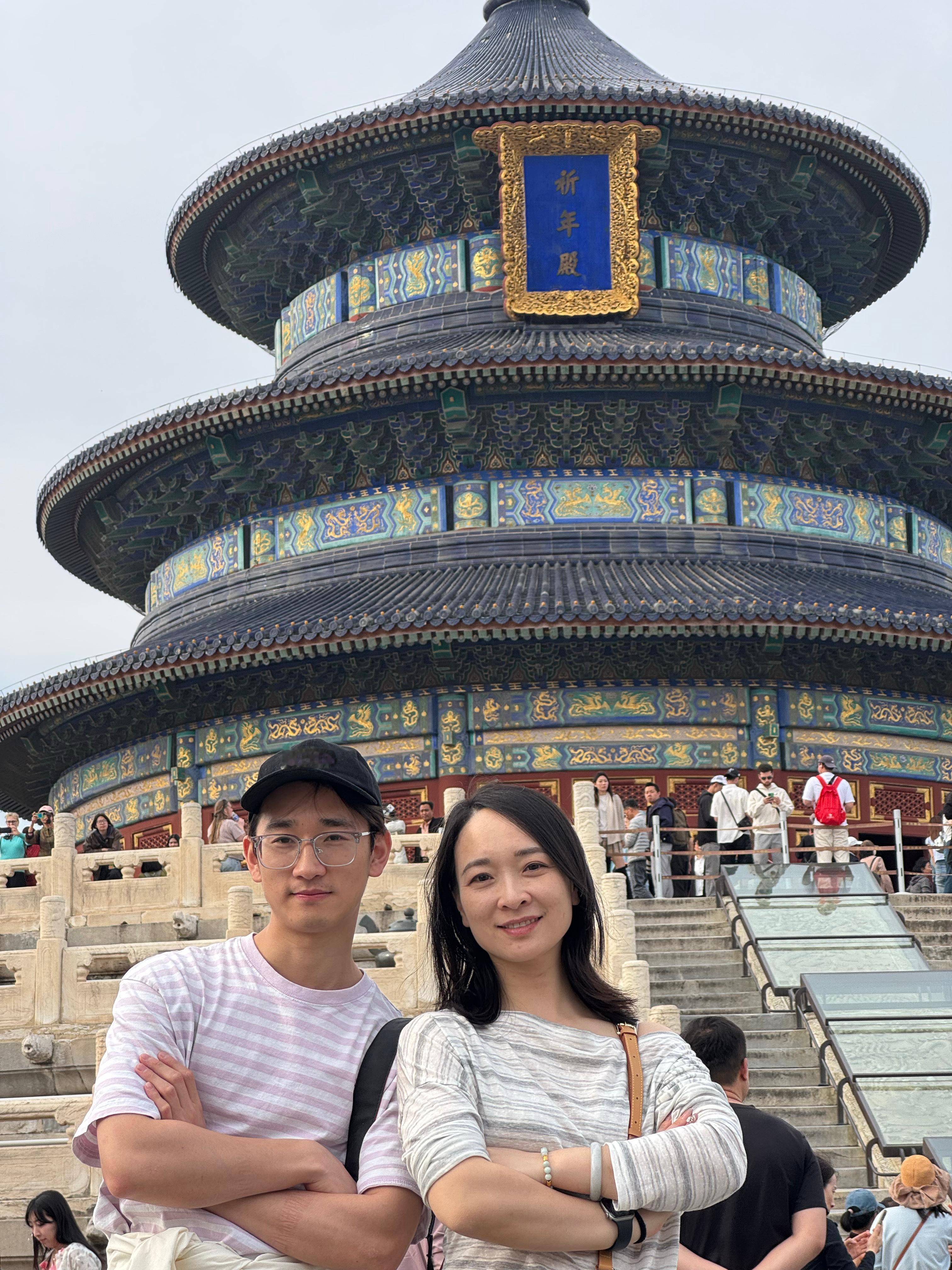毕业季 昨天我弟研究生毕业啦～祝我弟毕业快乐🎓今天是我弟25周岁生日🎂祝你天