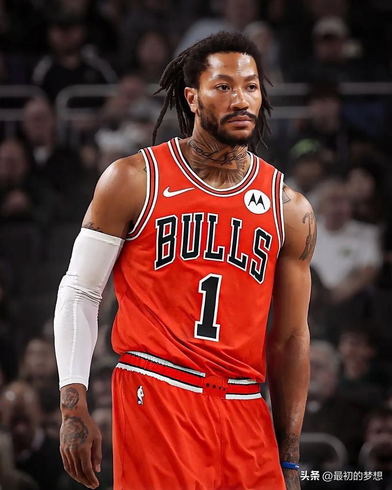 NBA历史被伤病影响的五大球星！谁的上限更高一些？
 
1. 罗斯
 
NBA史