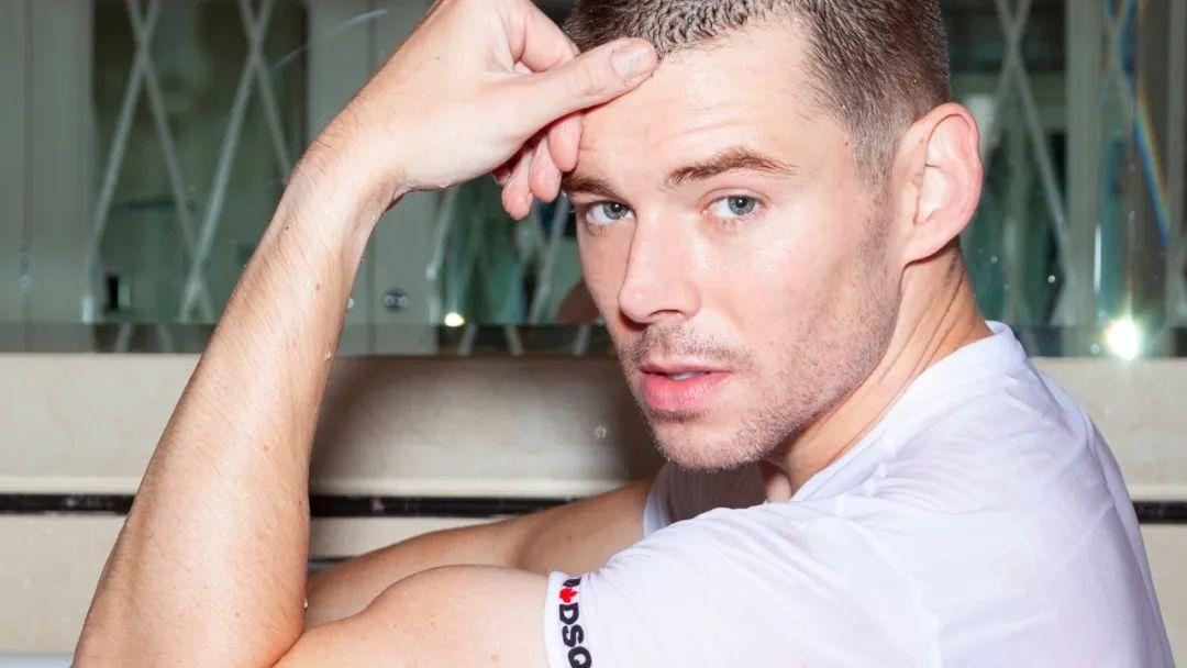 在《超感八人组》中扮演洛杉矶警察威尔的 Brian J. Smith 一直受到粉