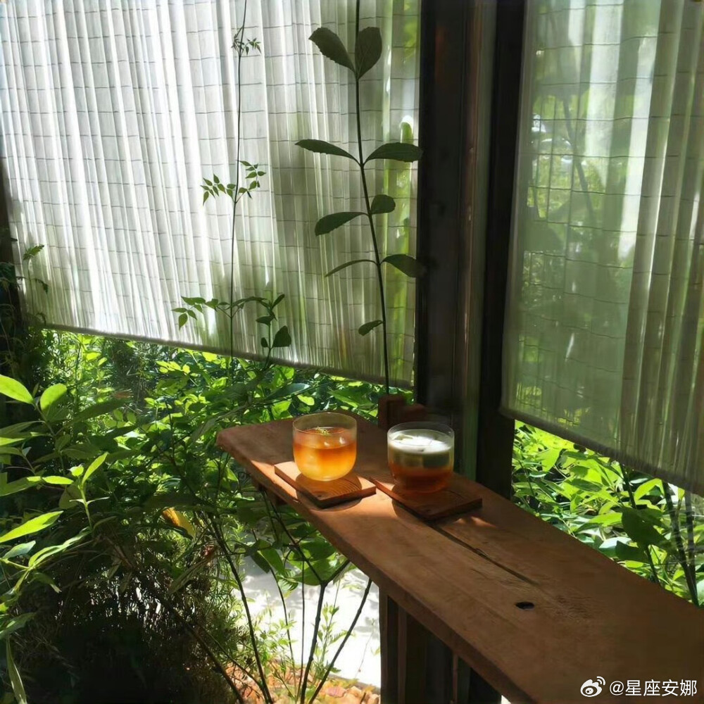 双子座思维永远多线程运转，好奇心旺盛，厌烦枯燥一成不变。看似善变摇摆，遇上大事格