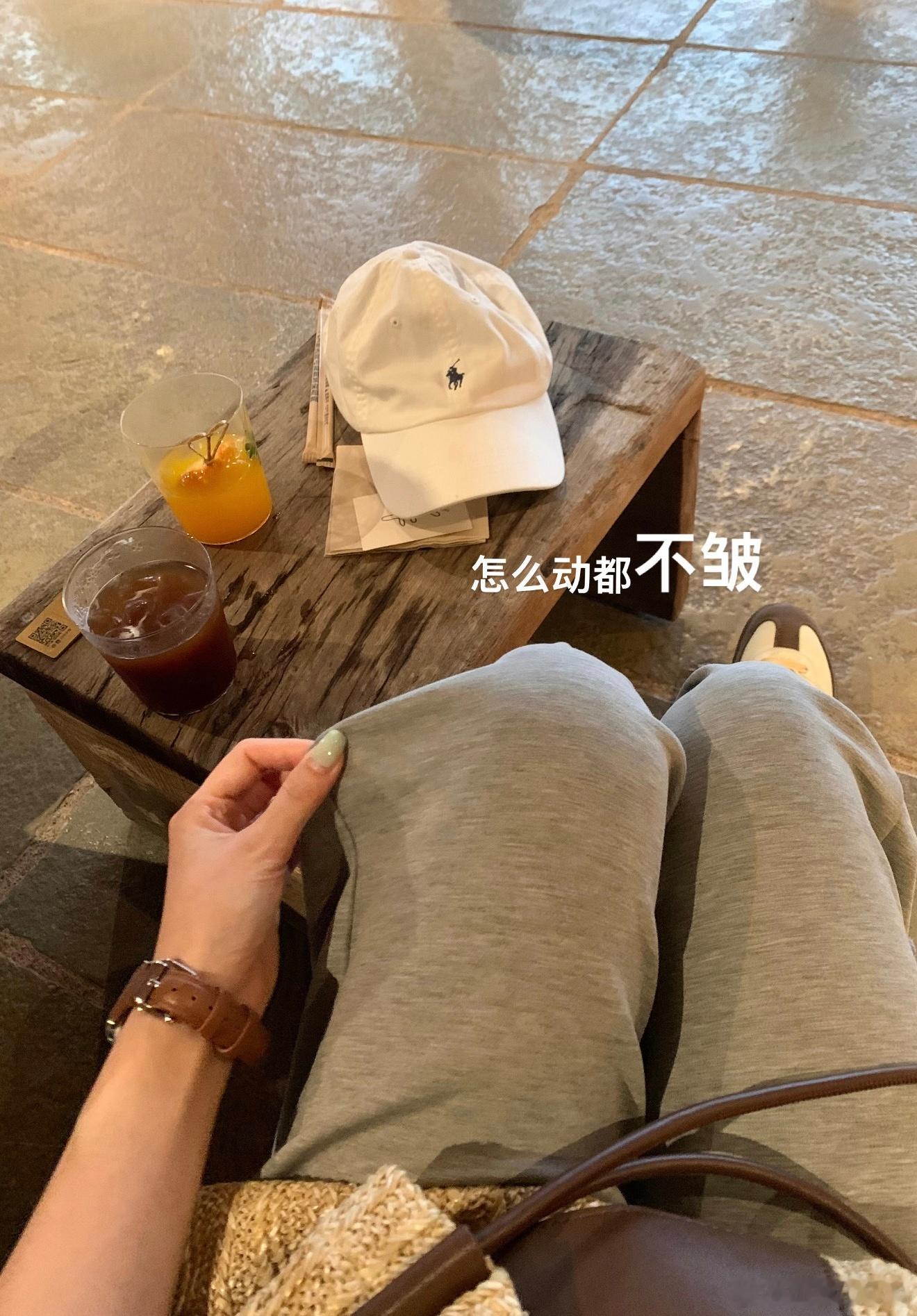穿上奶皮裤  都爱上自己的腿了哈哈哈哈哈巨直！！！ 