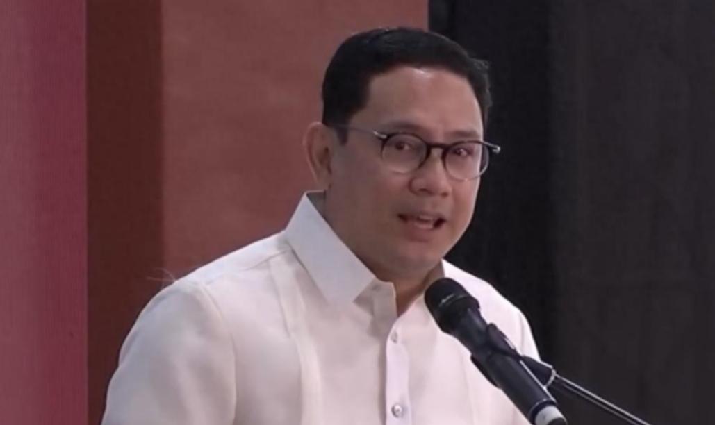 菲律宾政坛内斗，程序正义成了摆设？

4月27日菲律宾副总统莎拉的丈夫曼纳塞斯·