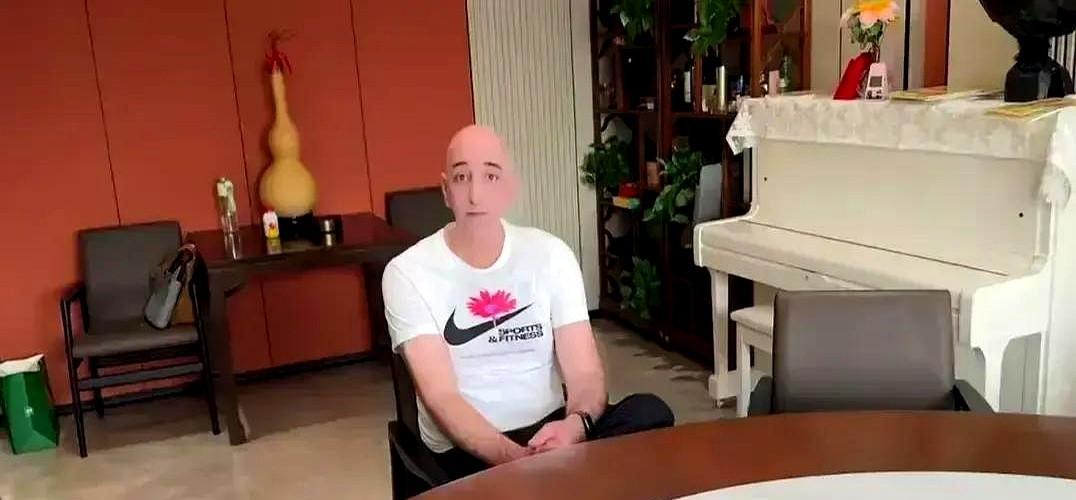 停更不是结束，是合同到期。
安娴鼠标点下删除键，清空150万粉丝熟悉的合拍封面。