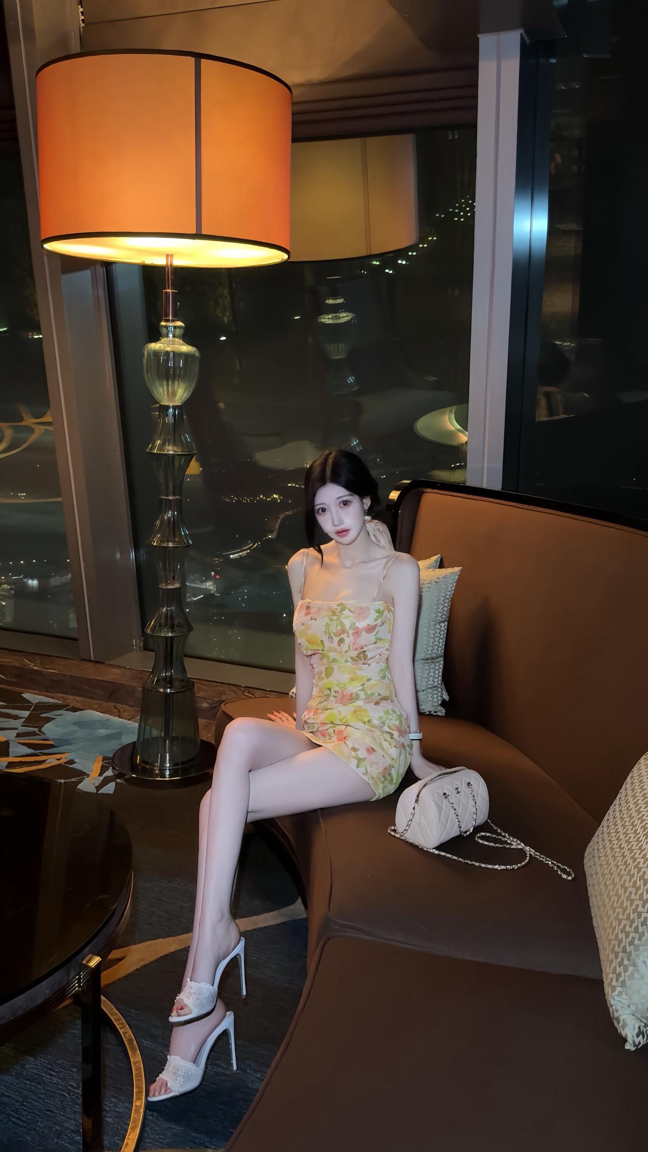 “很久不见的话 你会忘掉我左肩的痣吗”