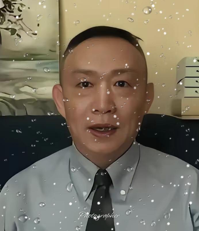 解释不清了！北京，一场公开活动上，学者卢麒元直接把话挑明，提出凡是参与立法和定规