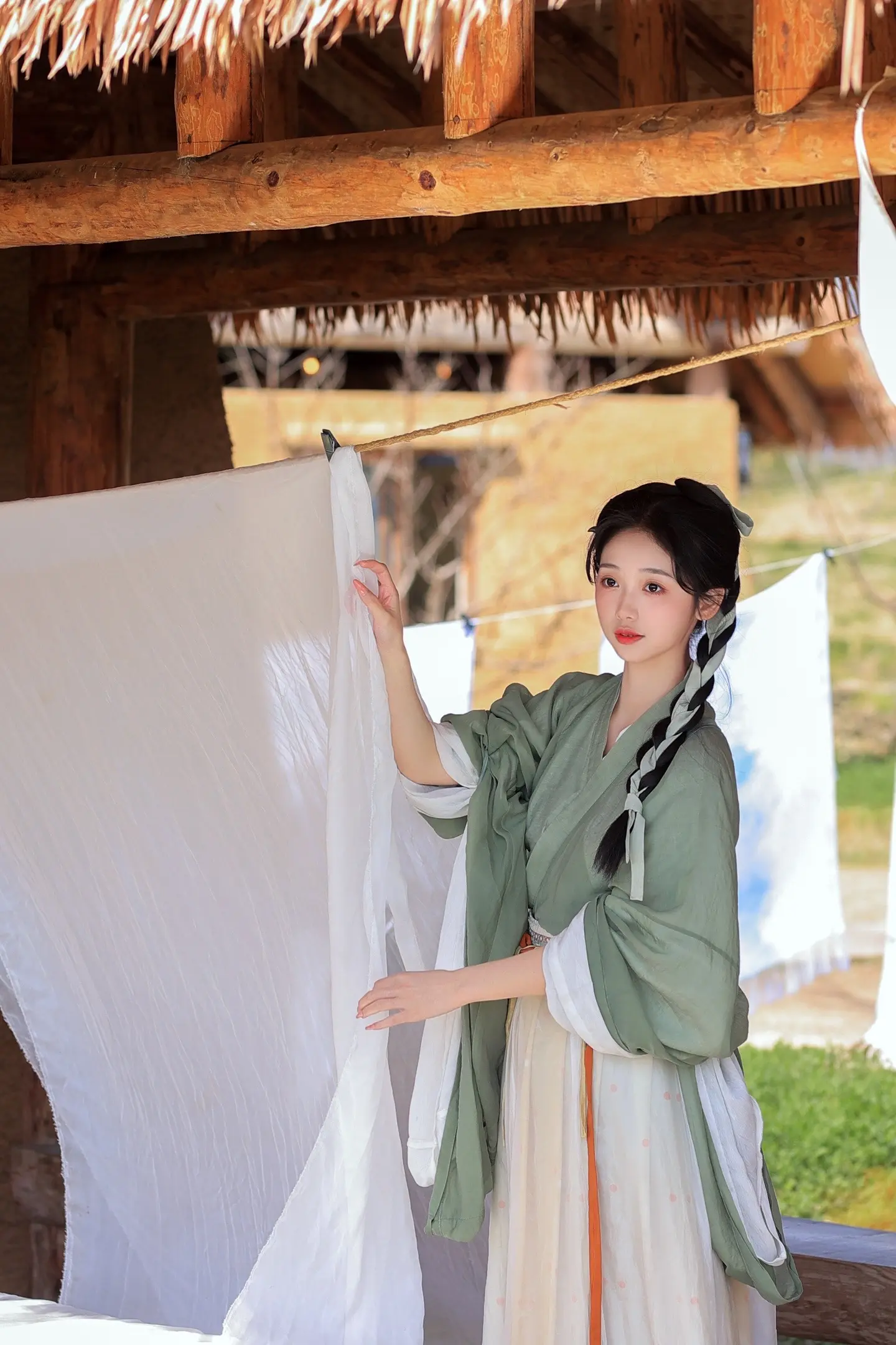 像诗里走出来的女孩。