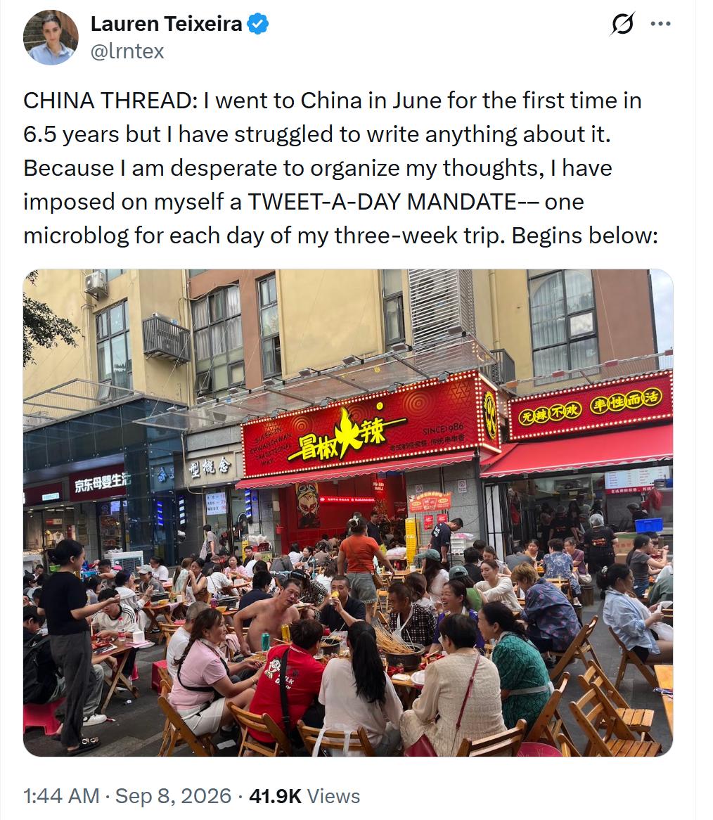 在中国旅游的美国女网友劳伦特谢拉发帖说：
　　时隔六年半，我在六月重返中国。
　