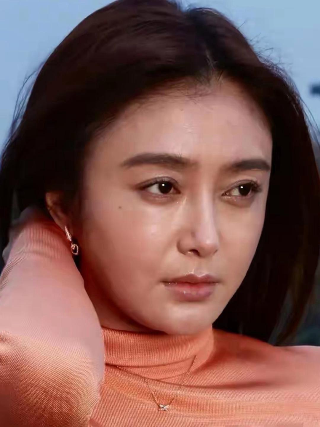 没见过的秦岚，原相机下的真实容貌是这个样子的，大气漂亮 ​​​