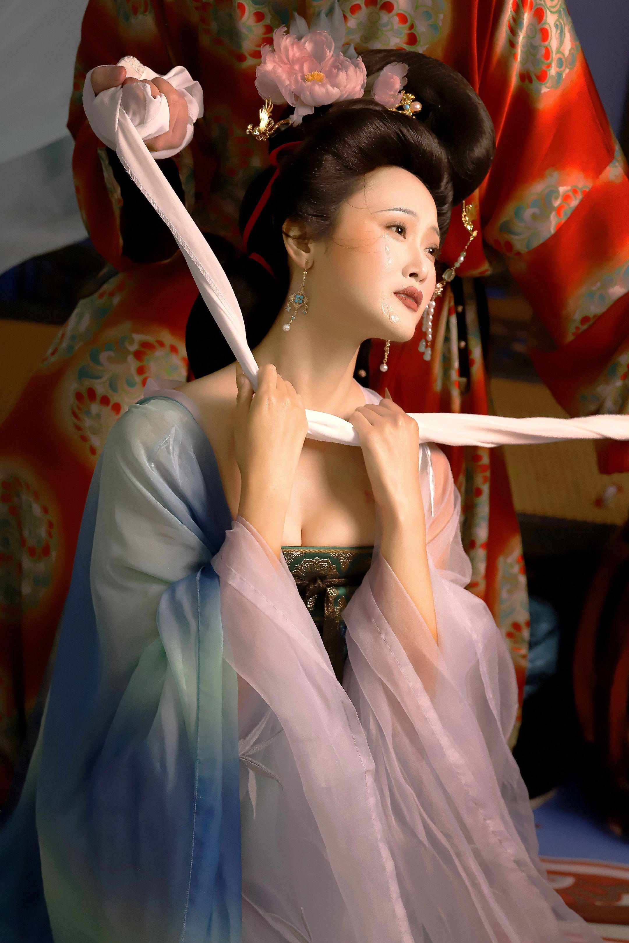 大唐陨落不是她的错，乱世美人顶罪罢了……故事感真的超绝啊古风杨贵妃
