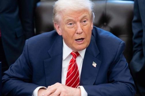 特朗普计划让中国数千架波音客机全部停飞。
 
现在中国境内正在运营的波音客机，差