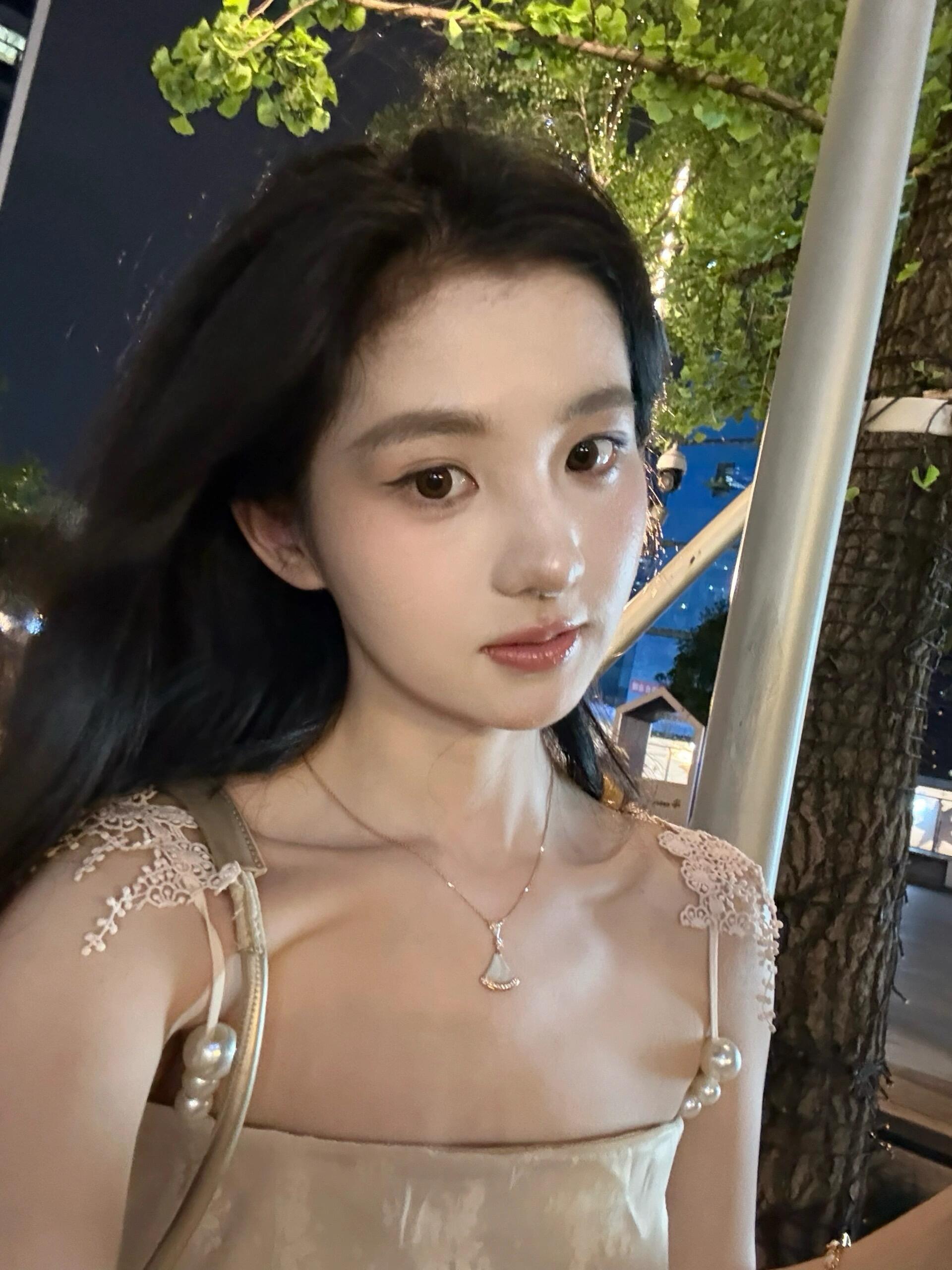 HBD to me从凌晨开始收到了好多大家的祝福～～谢谢闺蜜们，想说很多话，但是