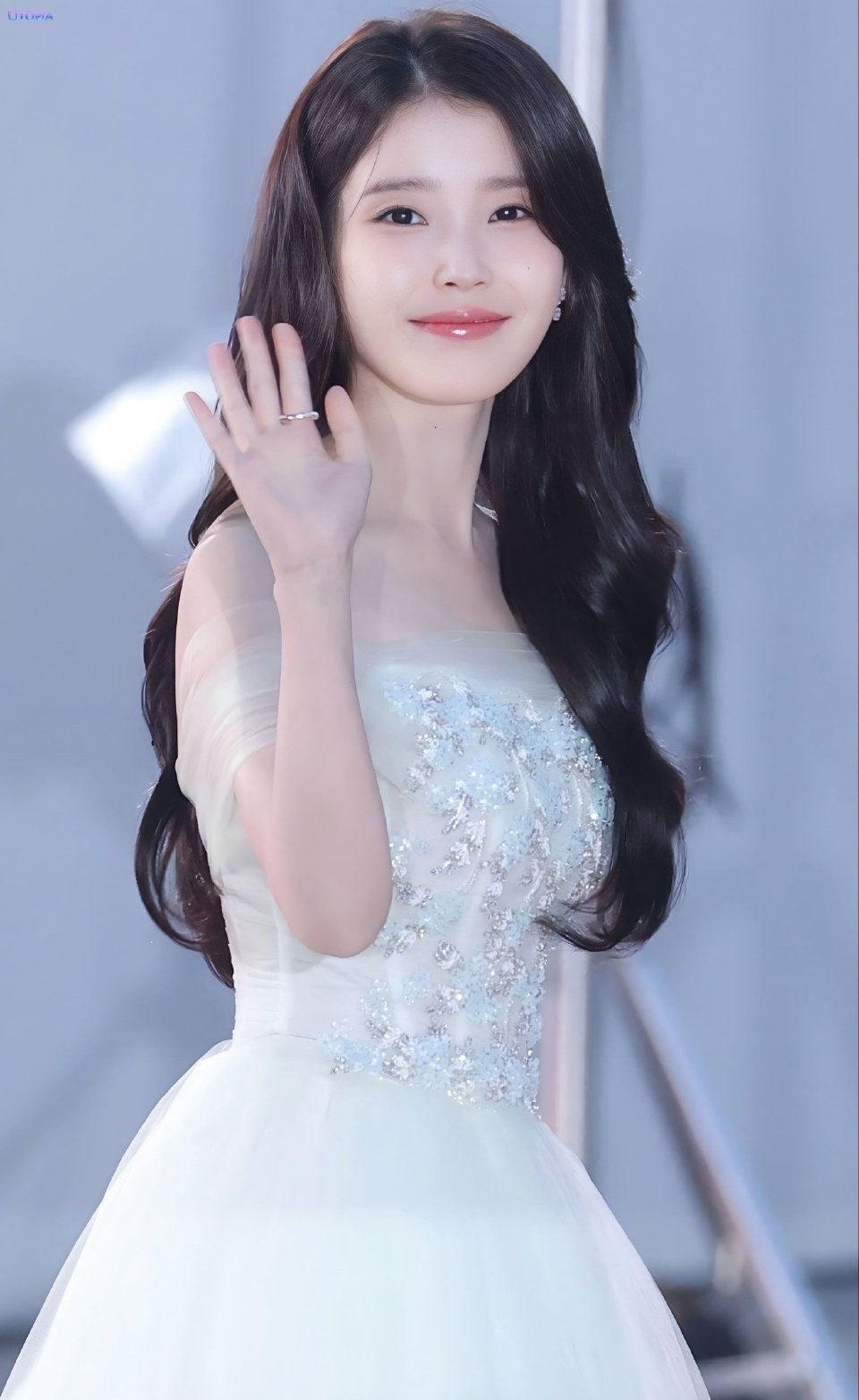 IU李惠利林允儿新闻图IU青龙视后 【IU】 如此温柔貌美的妈妈🥹🥹 ​​​