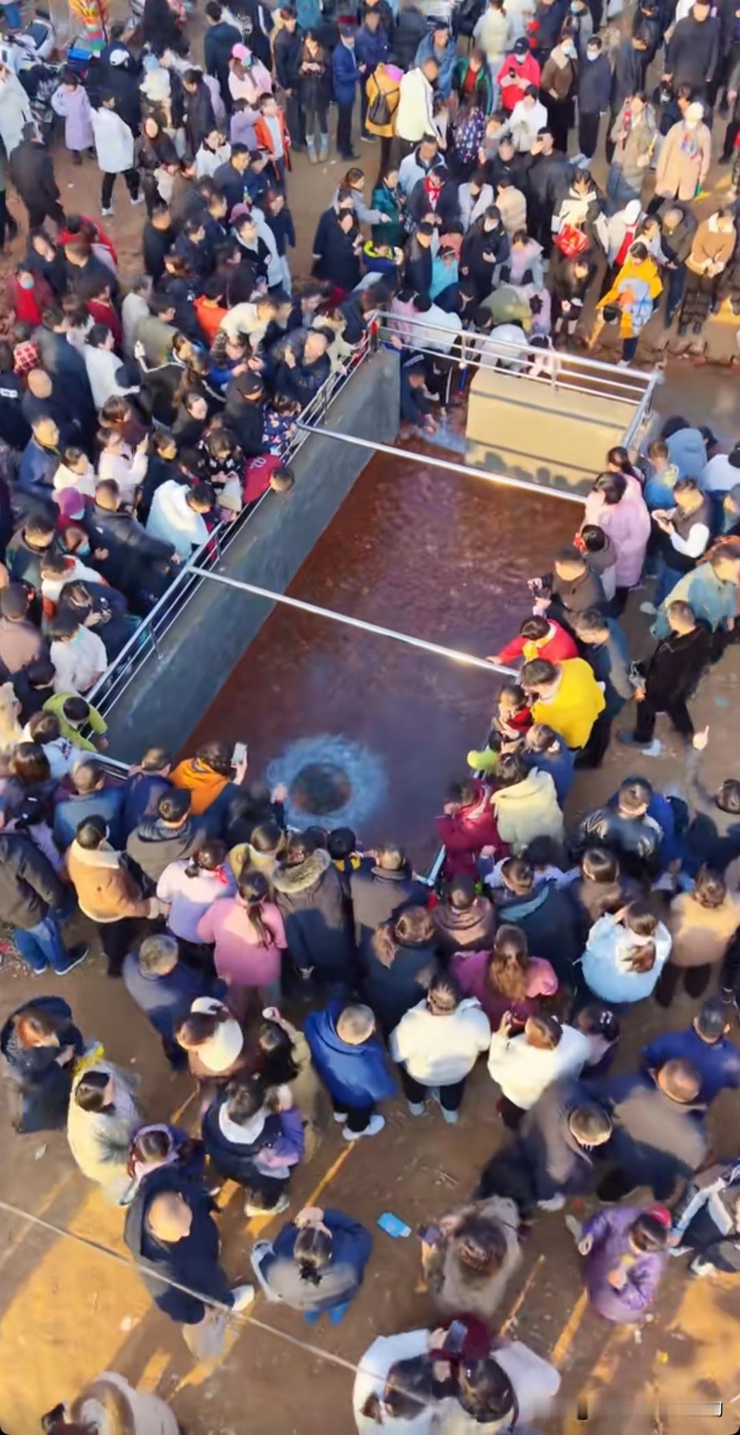 一个由“复涌”泉眼引起的变化，没有人会想到，贾鲁河源头一间废弃小房间里的复涌泉眼