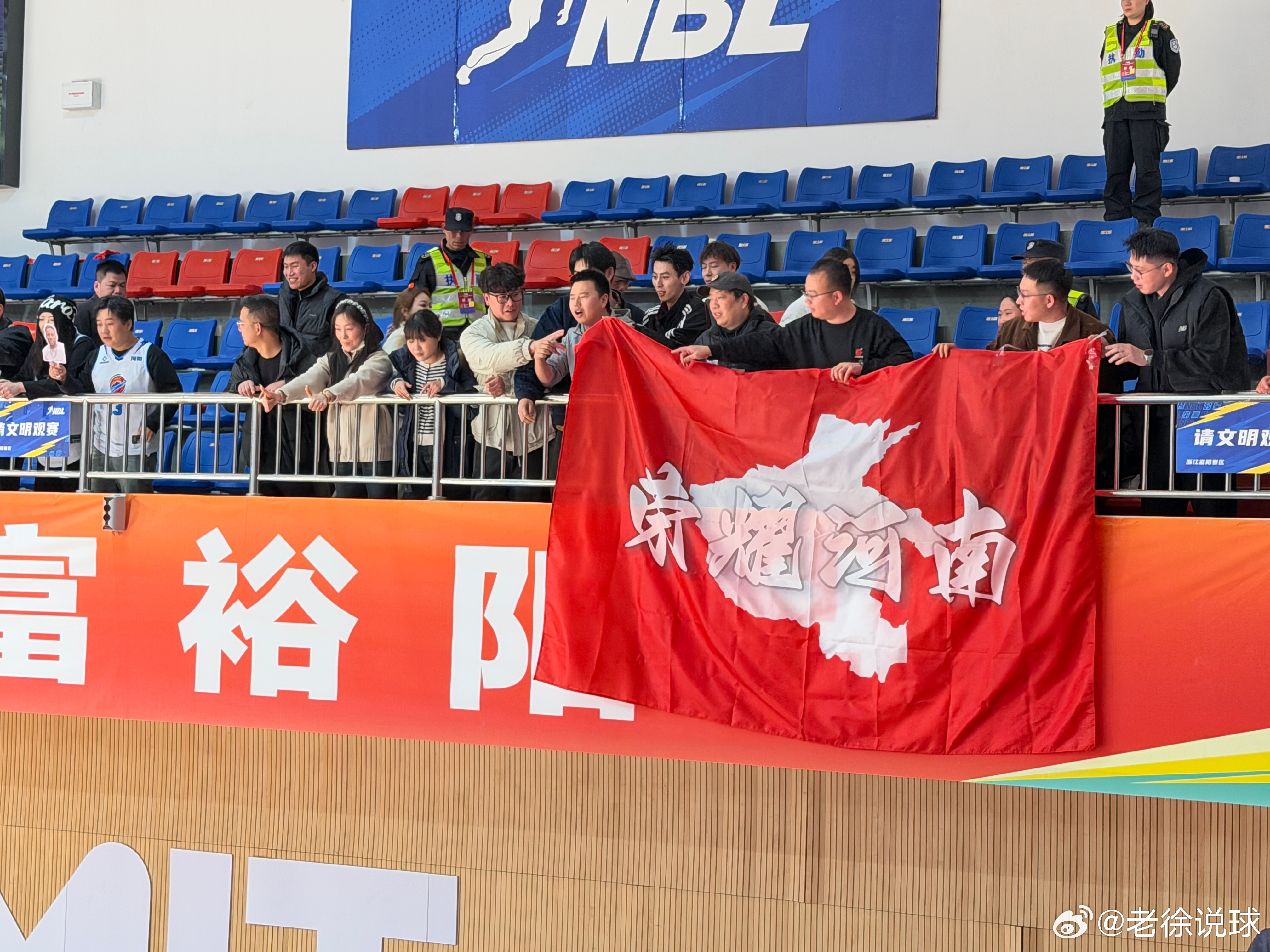 牛逼克拉斯！！小伙子们辛苦了！！远征军们辛苦了！！！十点钟，DY直播聊会儿！！老