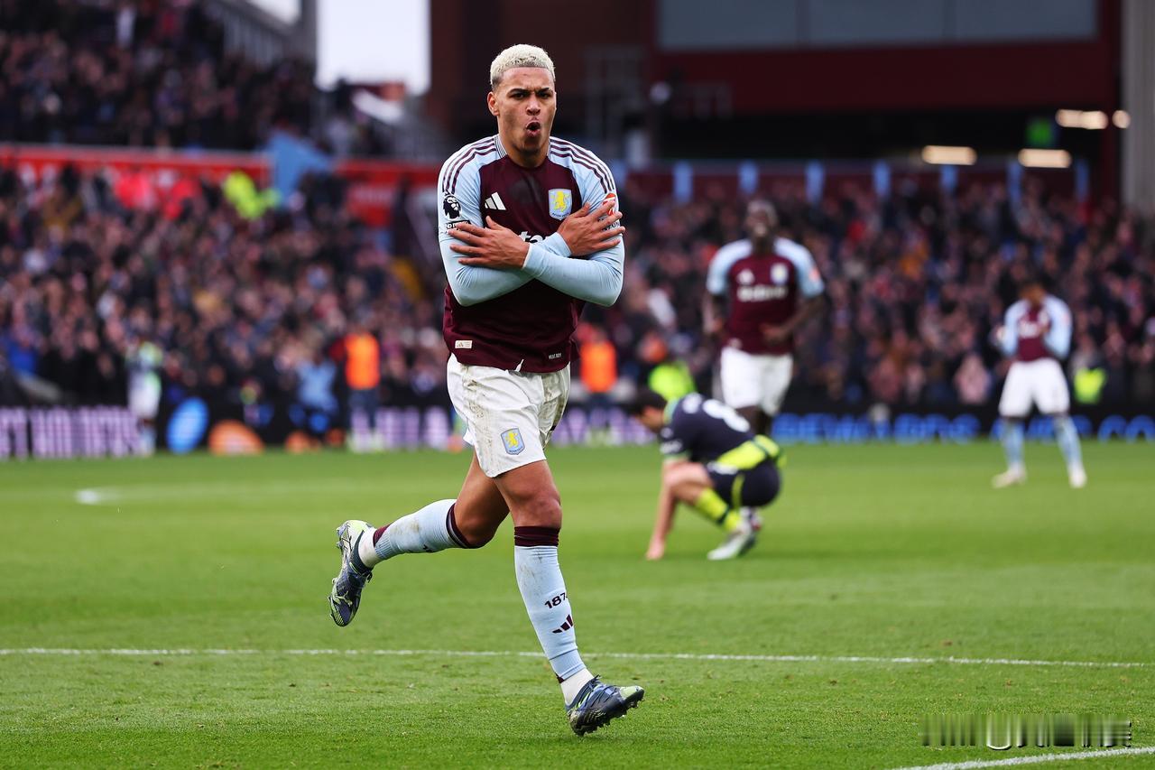 踢出生涯代表作

摩根·罗杰斯对阵曼城个人数据：

54 触球
31/36 成功