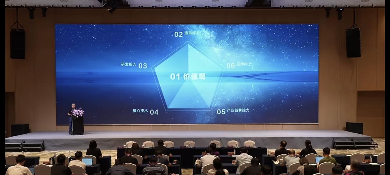 这世界上竟然有自己既当运动员又当裁判员的比赛项目的？[捂脸]