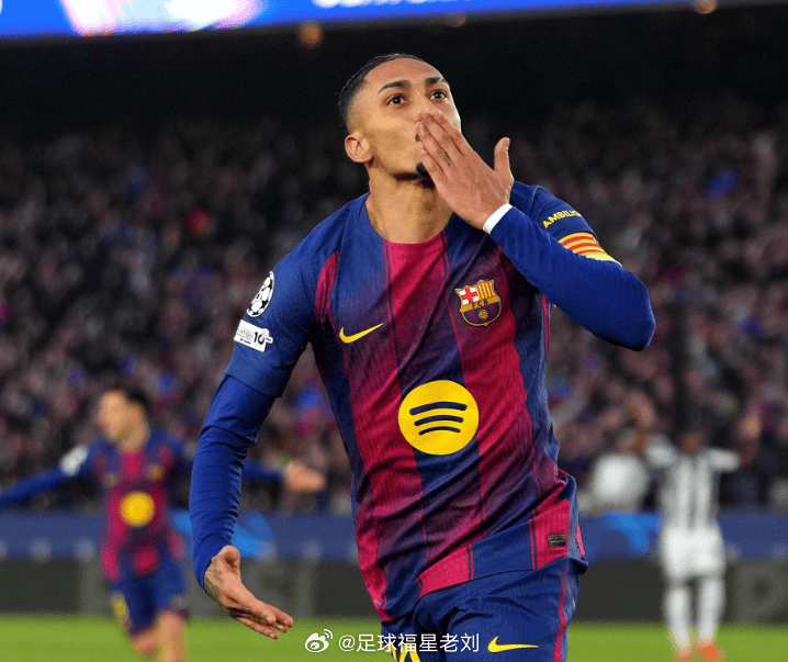 拉菲尼亚本场2球2助攻，近两个赛季欧冠赛场已直接参与26球。他也超越吉拉西（24