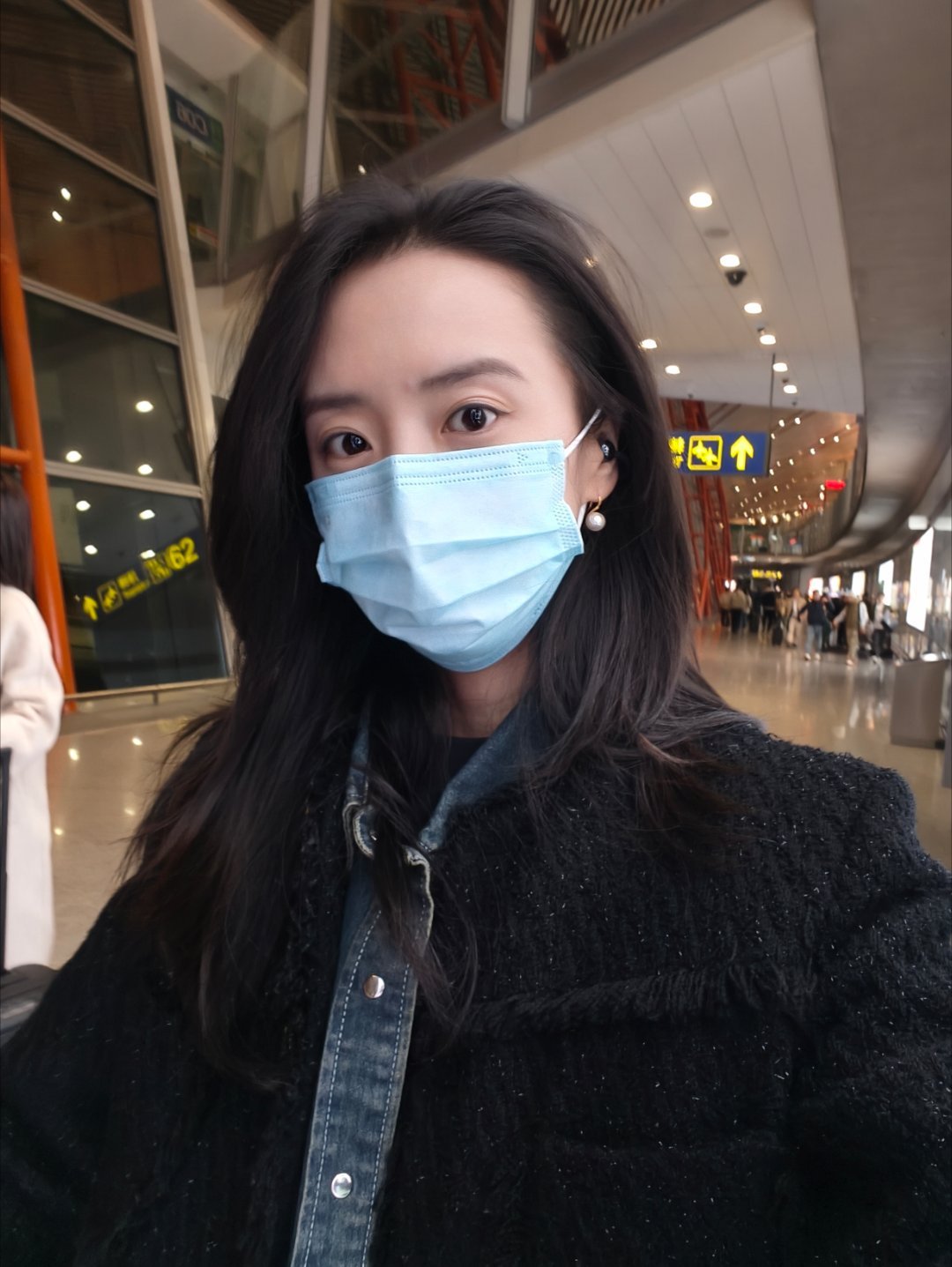 最近的状态:时常拉开酒店窗帘，不知道自己在哪个城市