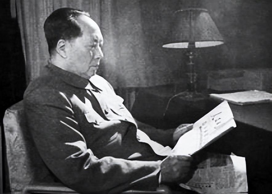 揭开毛主席“亿元稿费”谣传的真相。相信许多人都知道，毛主席有一笔稿费。
  但是