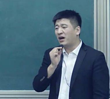 #张雪峰称国内考试卷考生留学卷家庭#说的也没错，现在留学肯定是要准备很多钱，普通