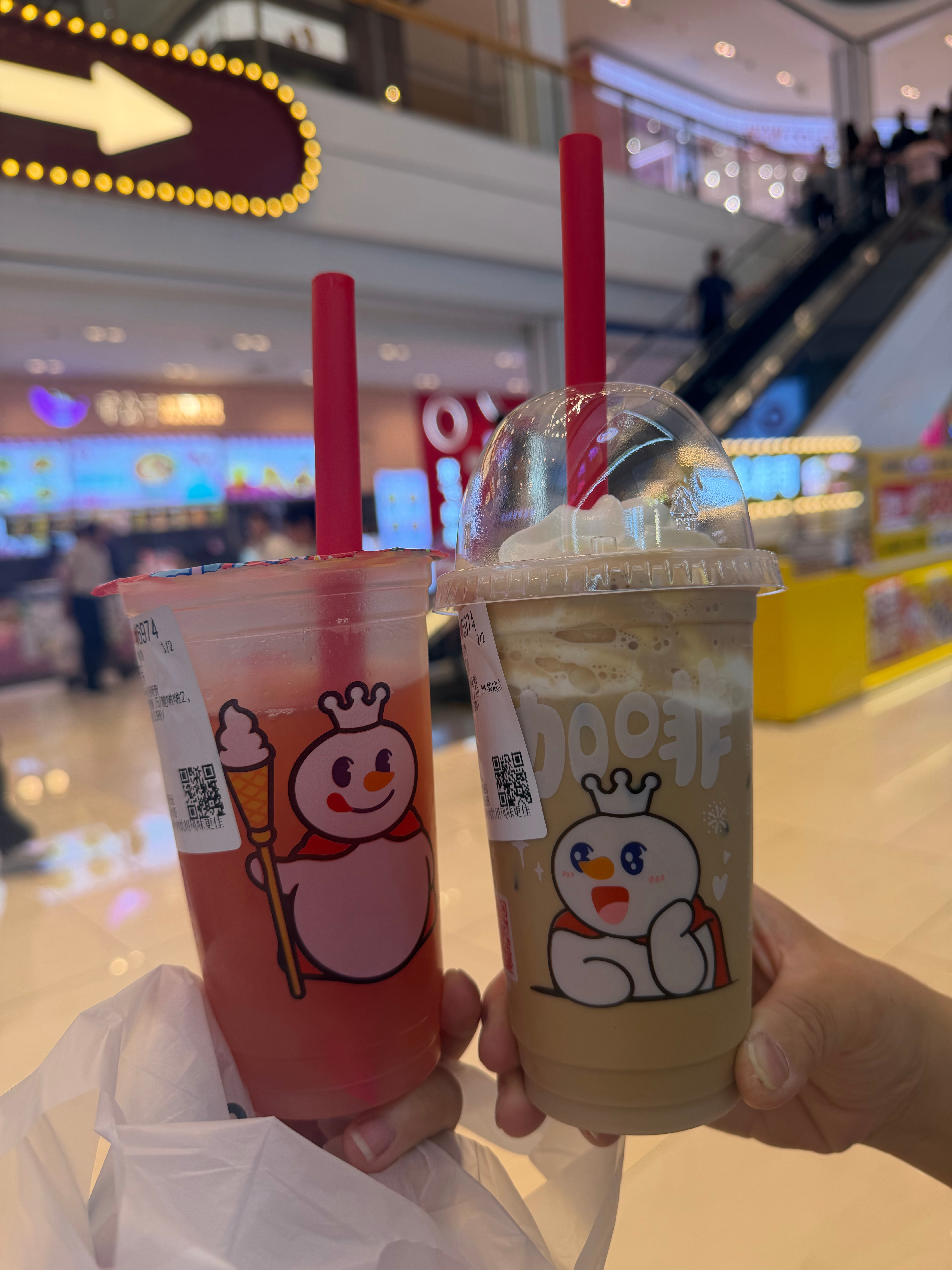 陪闺蜜六医院排队开药然后一起逛个超市 喝个蜜雪 阳光下再比个耶陪伴 大同·吾悦广
