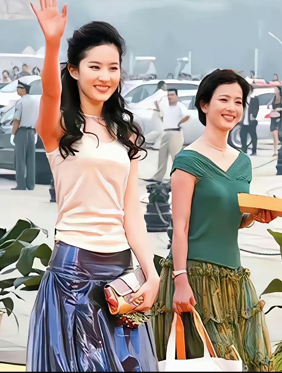 不得不说，娘俩太像了