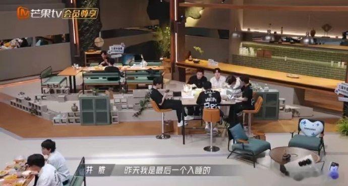 #井胧高卿尘互相告状##披荆斩棘#井胧和高卿尘在《披荆斩棘》节目中互相告状，称对