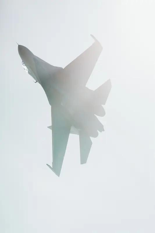 重磅战况传出，俄乌空中对抗迎来新转折。
俄博主发布消息，俄军苏‑35战机成功击落