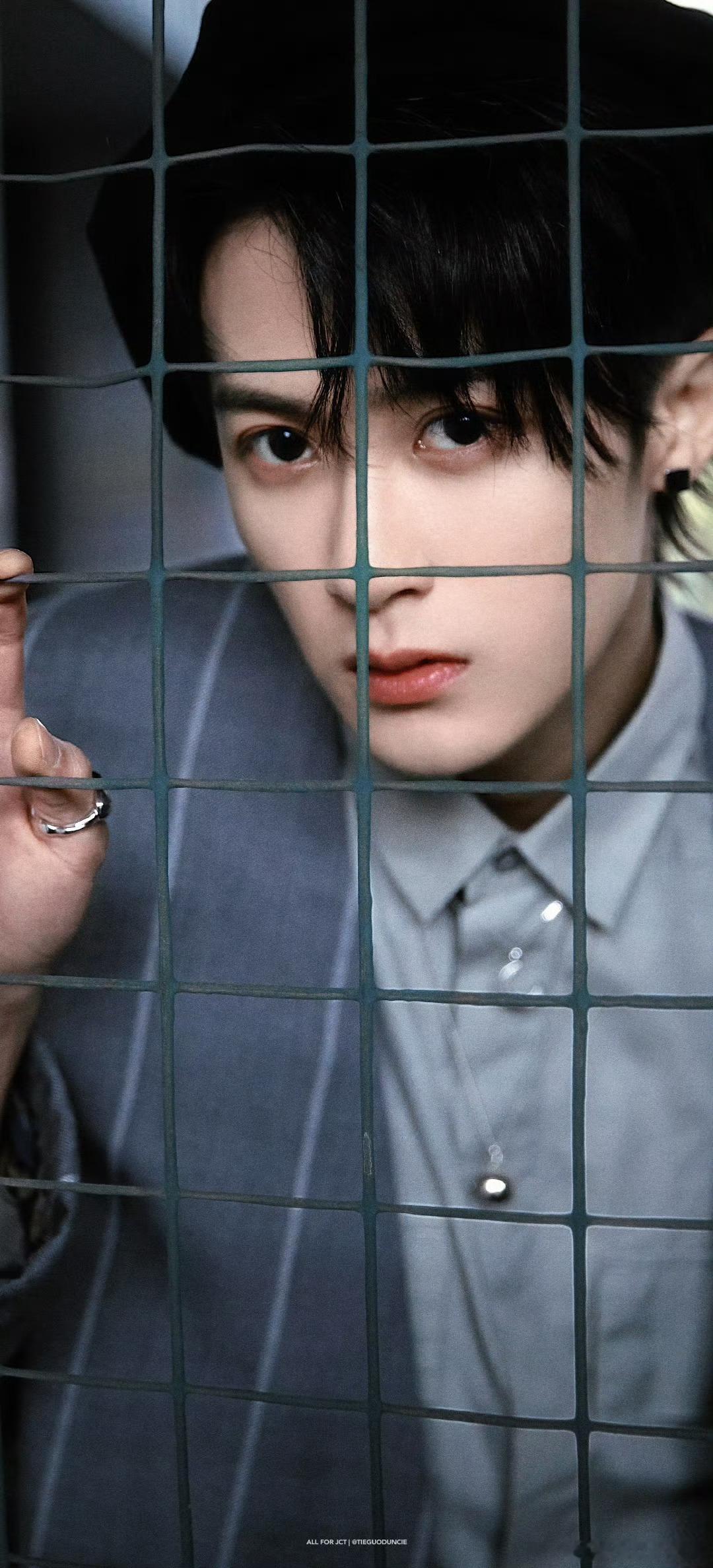 【檀健次】 檀健次登顶ELLE历史销量第一 没有人可以逃得过檀健次的美颜暴击！ 