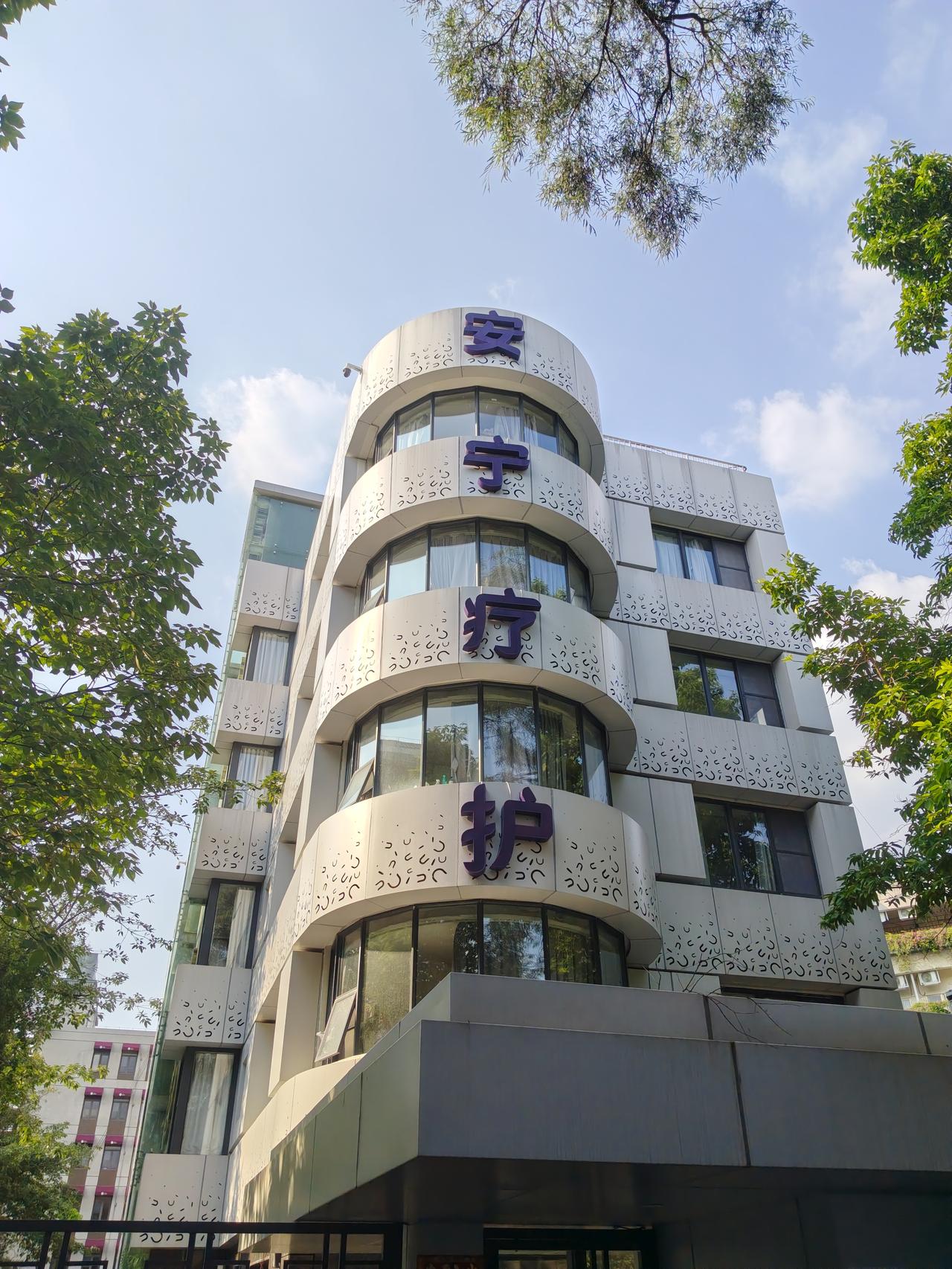 如何解决晚期癌症病人家庭的“四痛”

做安宁疗护工作几年来，深知晚期癌症病人的各