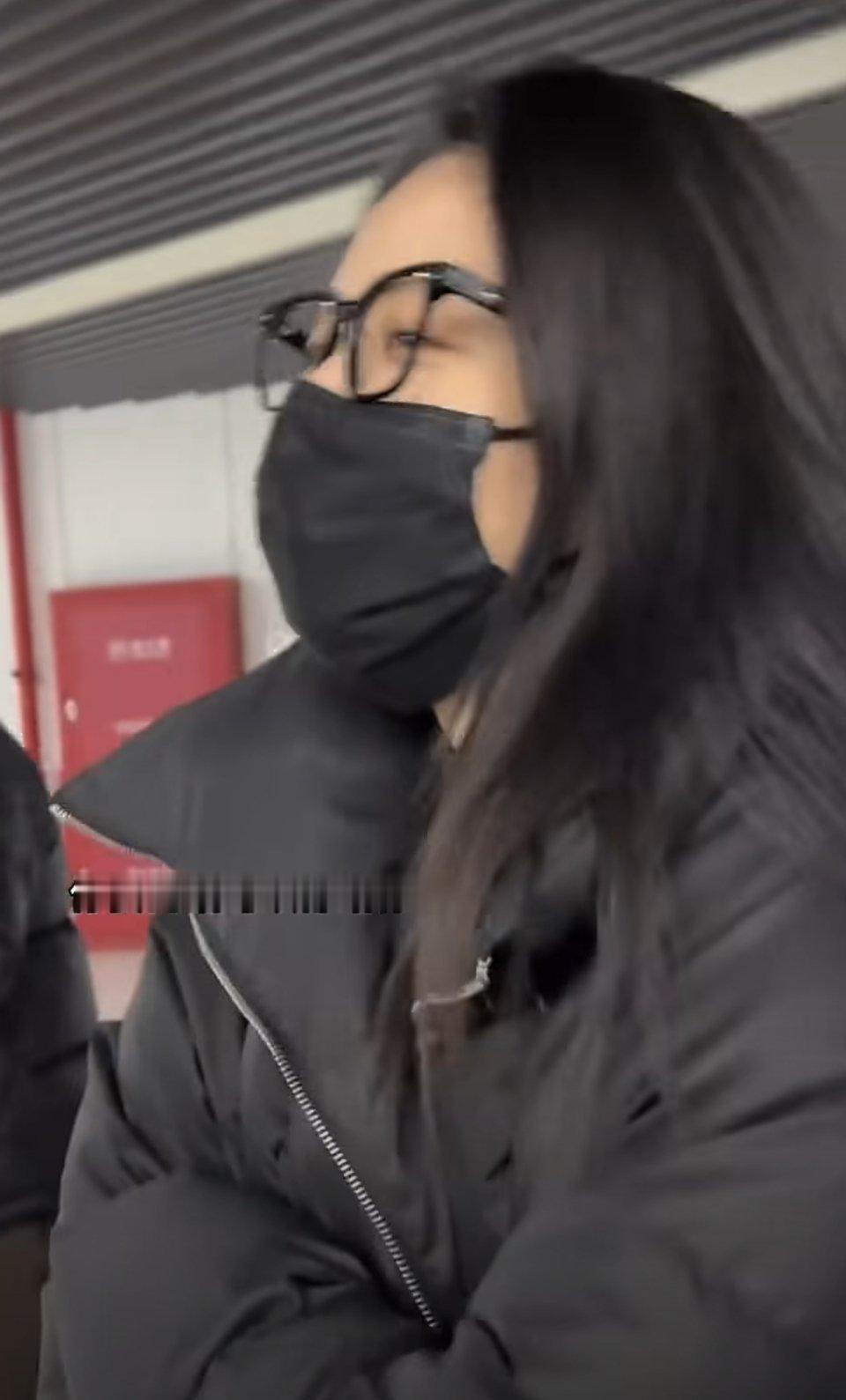 喻言 你那糖葫芦叫什么名啊 上一秒还嘴硬没那么爱吃糖葫芦，让粉丝自己多吃点吧，下