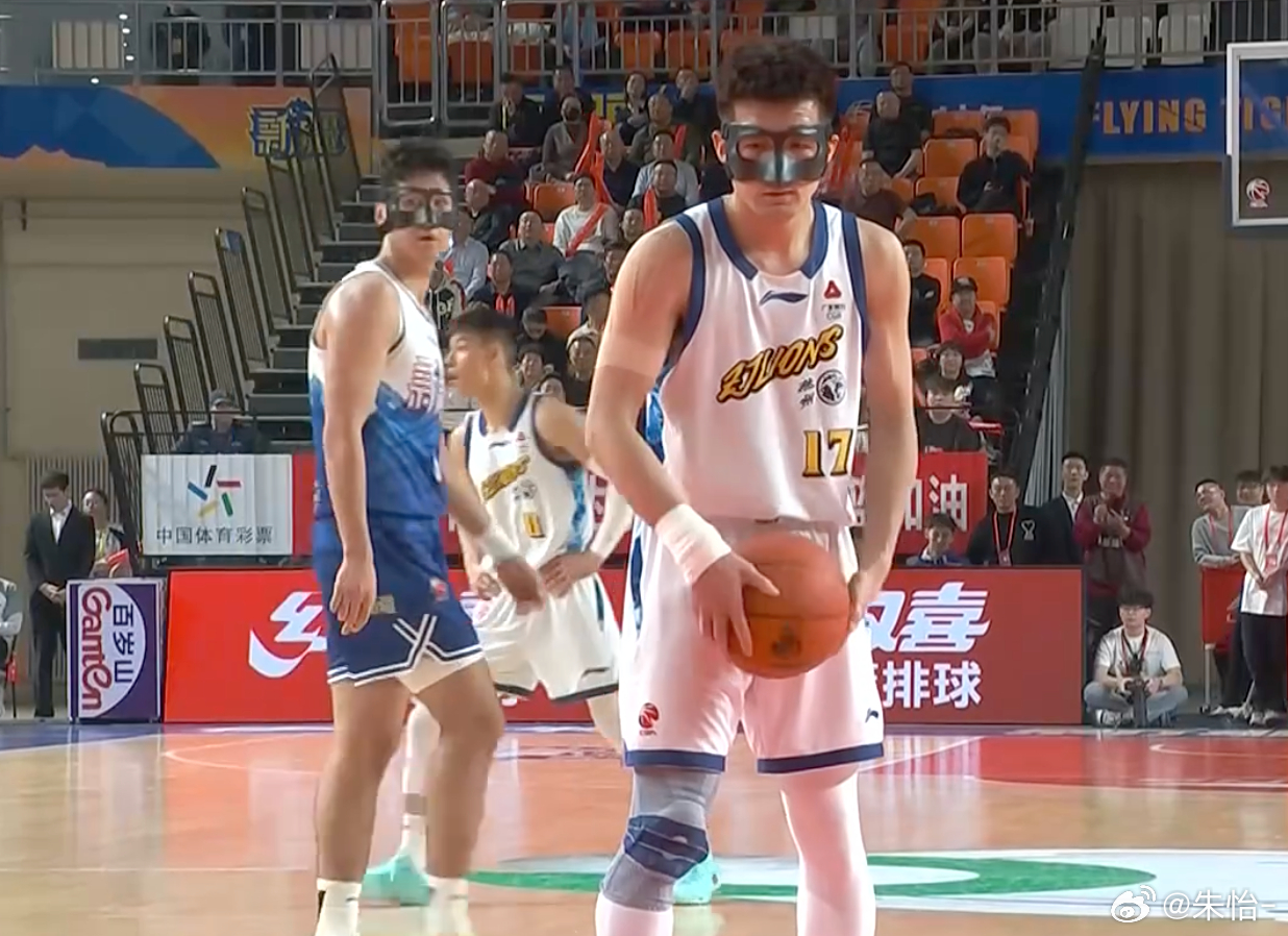 真假面具侠！猜猜我是谁？新疆男篮vs广厦男篮cba