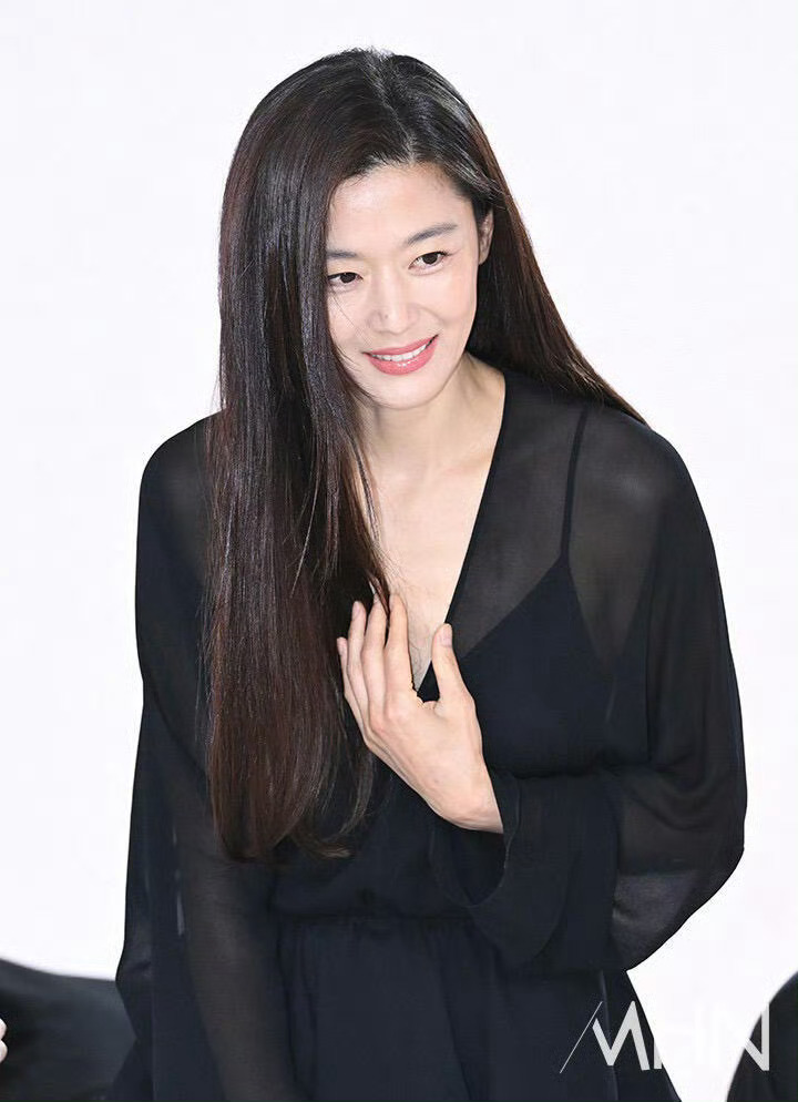 全智贤今日品牌活动生图 女神欧尼 ​​​