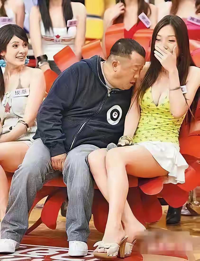 郑裕玲说，我觉得你又老又矮又色！
恨不得趴在身上去看！
曾老师的本性不惧世俗眼光