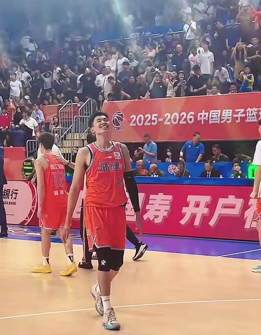 打赢了广东，福建队虽没能进入到季后赛，却还是无比高兴。
广东队本赛季被三支球队横