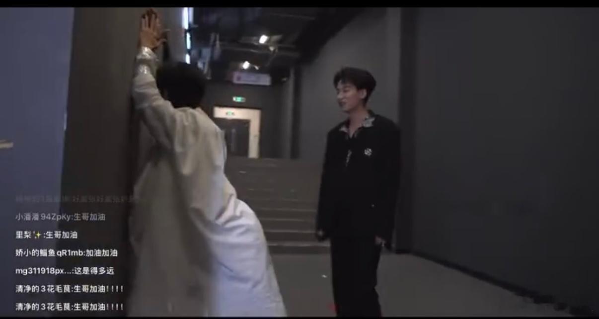 陈楚生给吴泽林松弛懵了陈楚生零帧起手式社交，走到哪都是“我家后花园”模式 ​​​