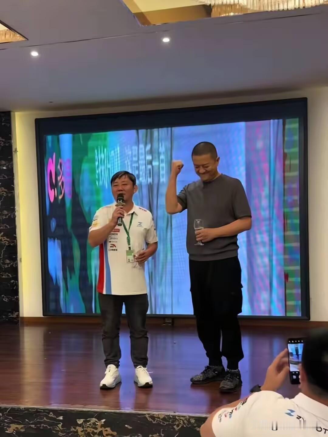 李亚鹏被张雪邀请去意大利看比赛
李亚鹏：我今天真的是特意来的，这是我跟张雪第一次