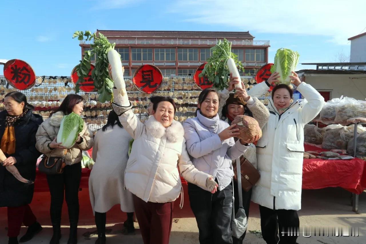 信阳头条：周寨村粉丝见面会：共赴乡村盛事
 2024 年 12 月 15 日，商