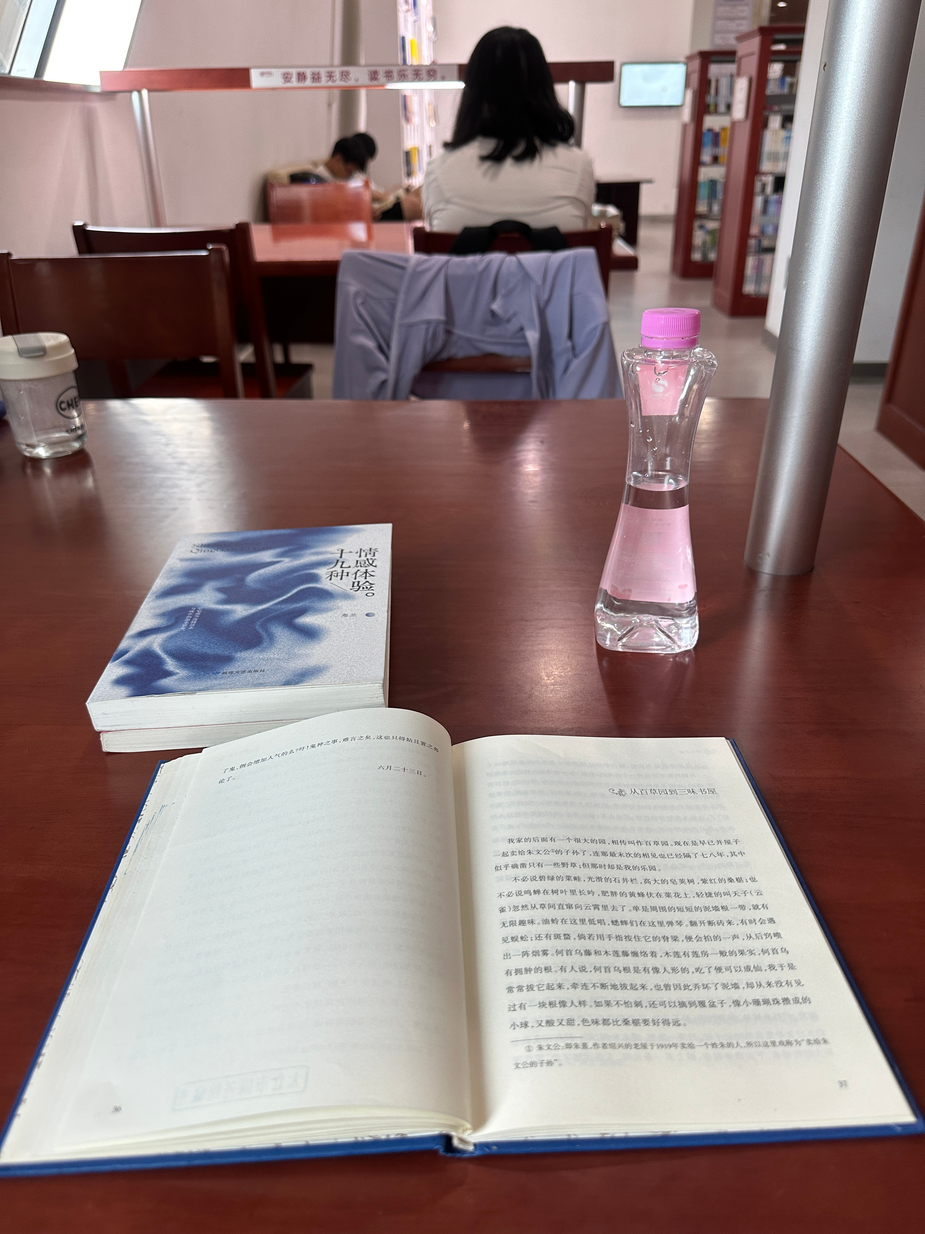 最近的生活 看展🎨 看书📖 看电影🎬还有和我的小猫🐈生活 苏州