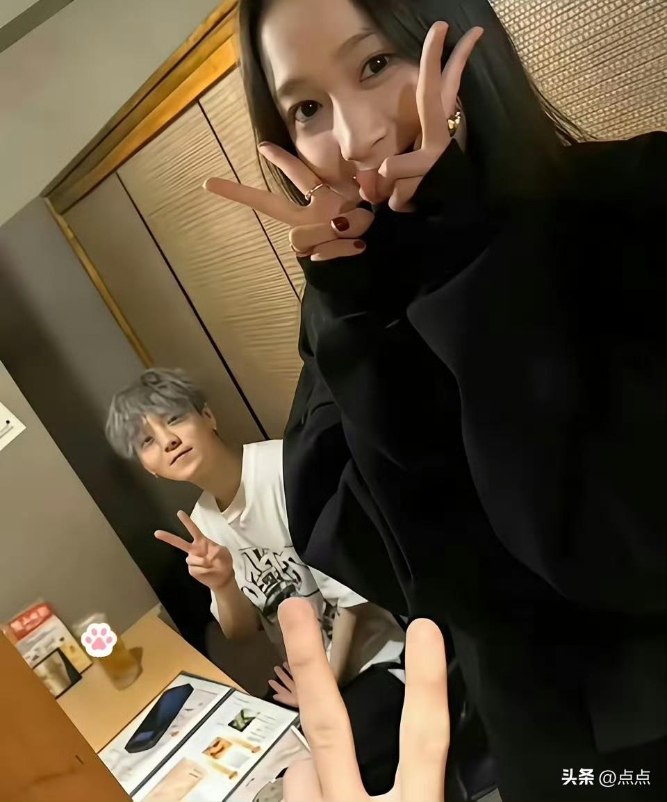 鹿晗关晓彤分手原因终于清晰了。
没有出轨，没有互撕，不过是最现实的问题。
两人在