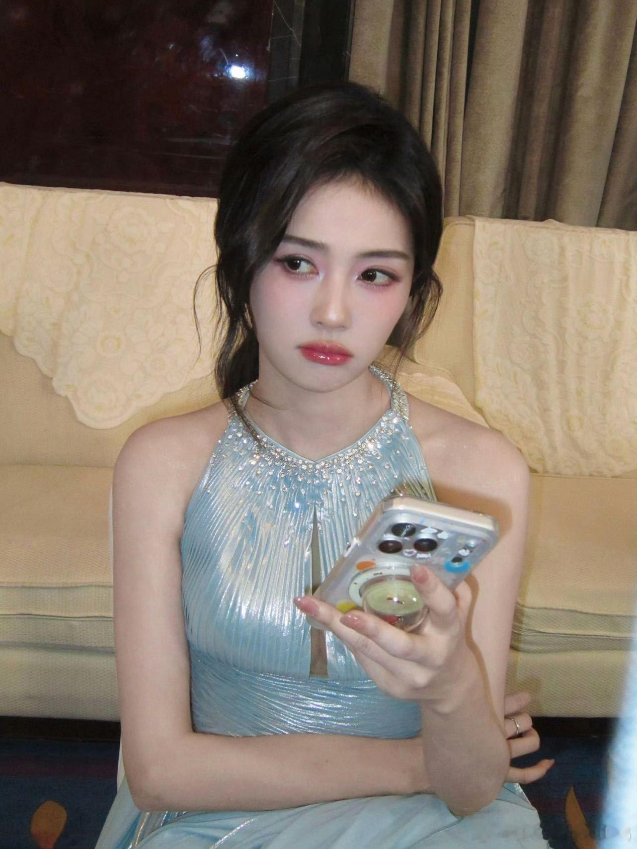 白鹿下半年进组拍戏白鹿说下部剧是现代戏奔跑吧 白鹿透露下部戏是现代剧，下半年进组