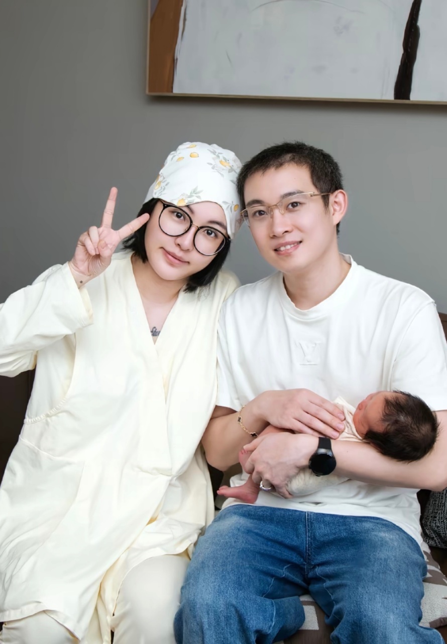 张凯毅官宣离婚 不评判谁对谁错了，不过好心相劝一句，张凯毅之后还是不要搞情情爱爱