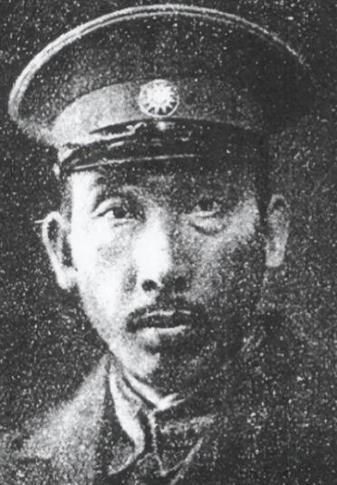 1917年，40岁军阀王德庆病逝。临终前，他偷偷留给17岁小妾30万大洋，嘱咐小